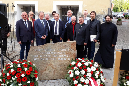 Gedenkstunde beim Denkmal für die Opfer des Nationalsozialismus, Braunau am Inn